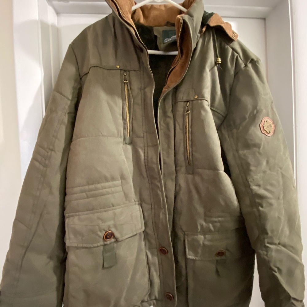 NWOT Men’s field jacket with lots of pockets!